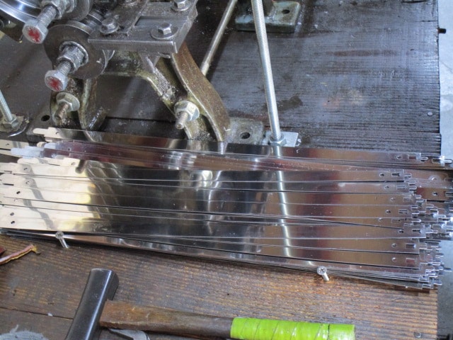 金属の棒を丸める加工 | オリジナル水中メガネの枠など