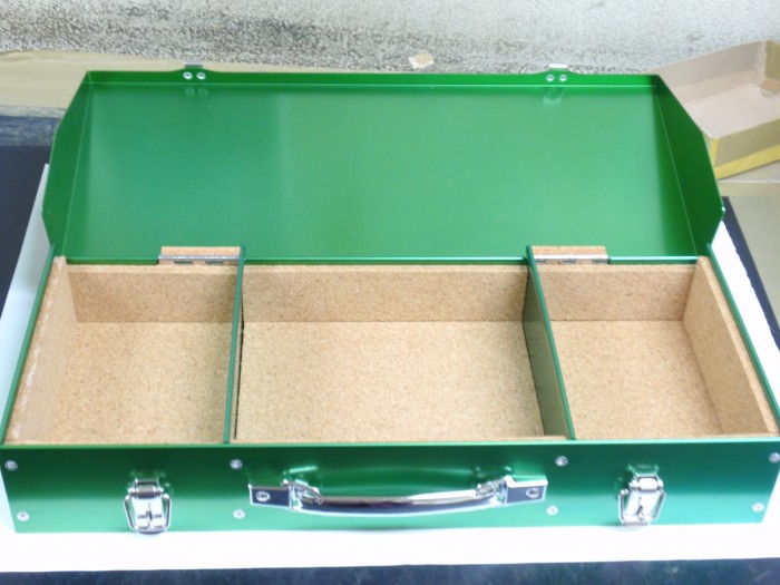 タックルボックス　グリーン中