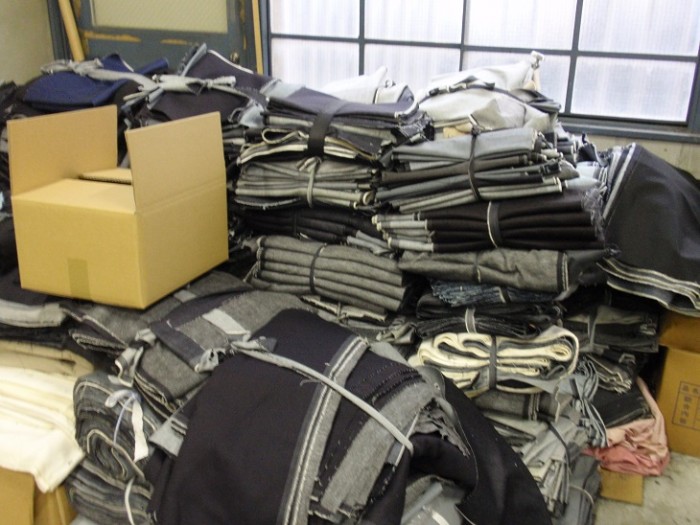 デニム生地のはぎれ