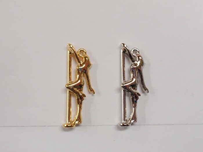 シルバーとゴールドのポールガールチャーム