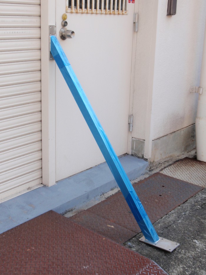 バルコニー用の建築金物