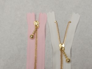 ファスナー　ムシ