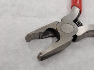 ペンチ　くぼみ