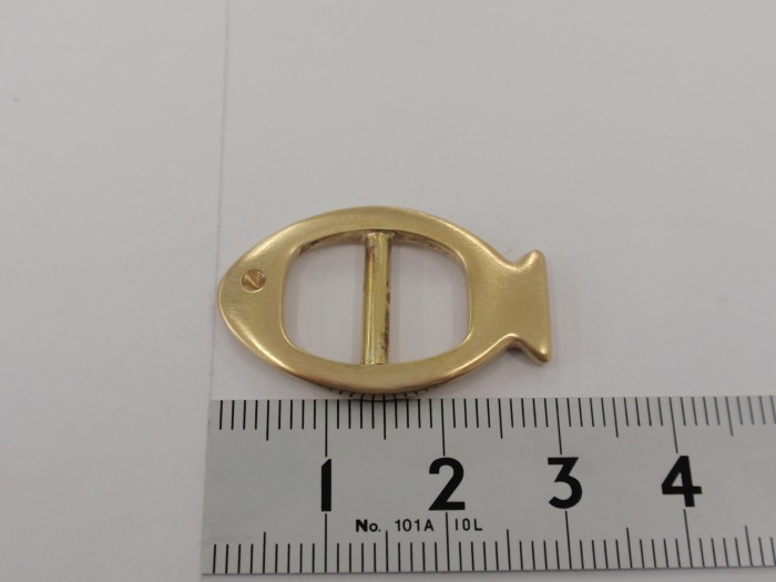 真鍮　魚　バックル
