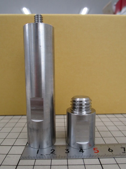 2種類の高さ調整ネジ