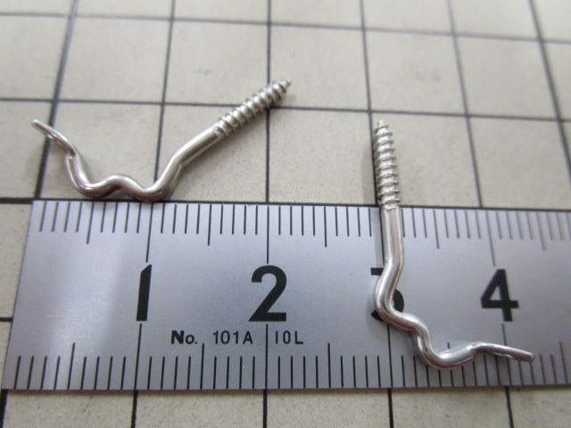 文字入れした金属パーツ1