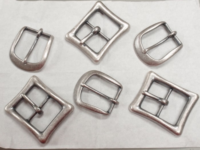 真鍮のバックル-min