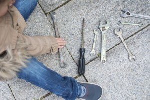 子供　いたずら　ドライバー　工具