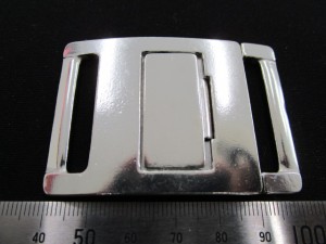 スズで作ったバックル