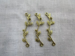 真鍮製のリーフパーツ