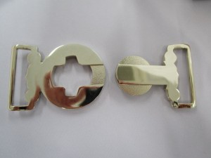 真鍮製の手彫り菊ご紋バックル